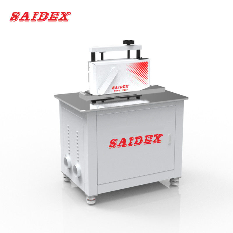 3.5KW 380V 45°STRADDLE PMMA/PE/PC/PS 2つの高速回転の鋭いサーブで